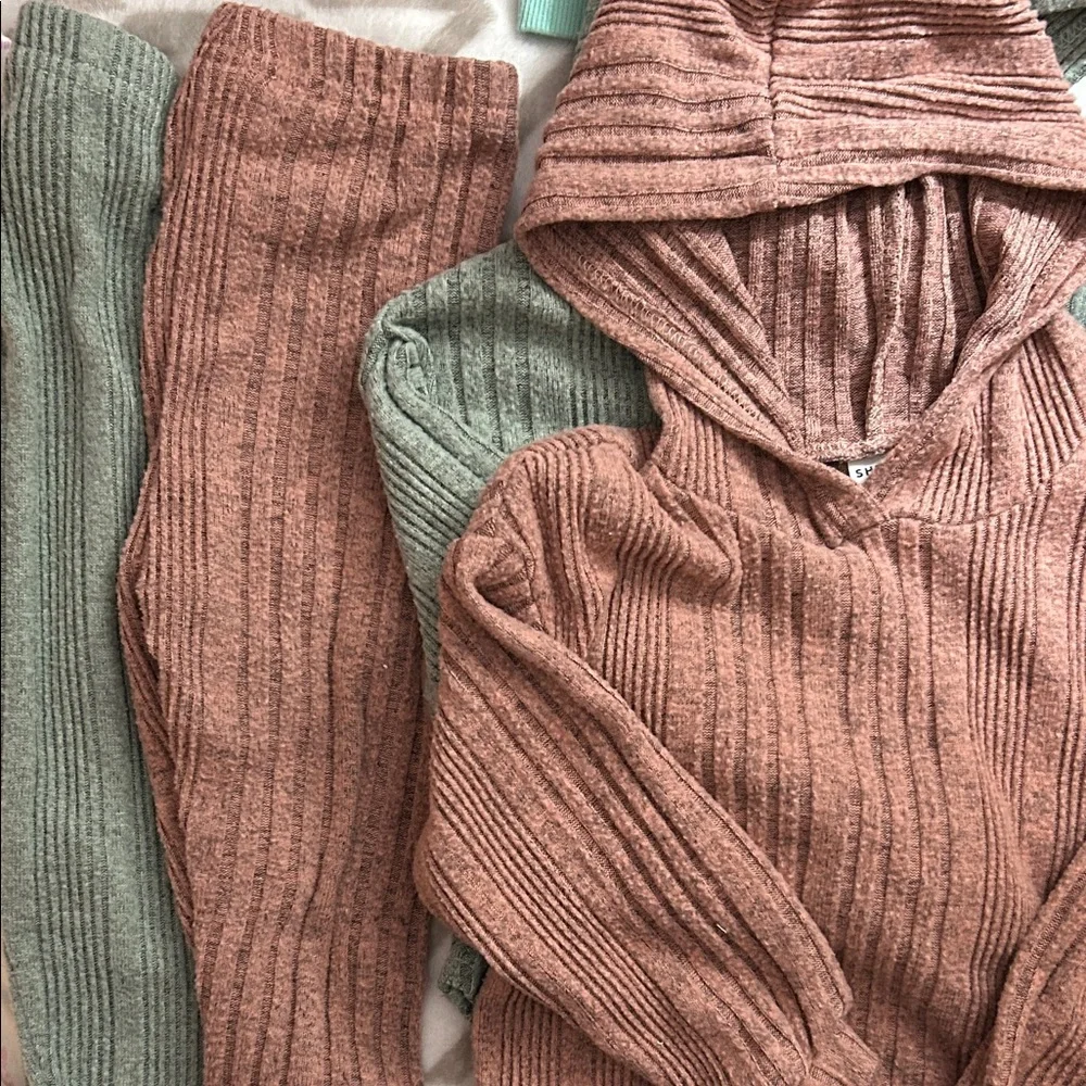 18 Month Girls Bundle Lot of 34 pieces - Picture 9 of 12